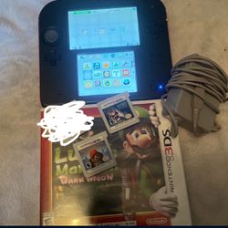 Nintendo 2ds W/ Charger And Luigi’s Mansion 2 And Paddington Adventure In London