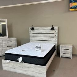 BRAND NEW ASHLEY 👑CAMBECK WHITEWASH PANEL BEDROOM SET
