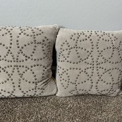 Decorative Pillows / Throw Pillows 
