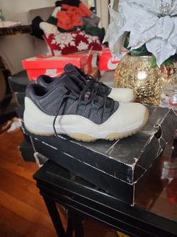 Jordan 11 Low Size 7y