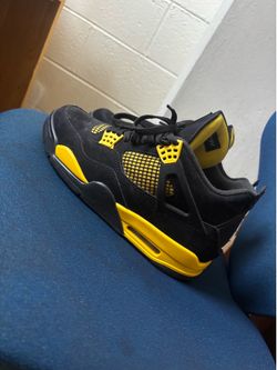 Jordan 4 Retro Thunder 2023 Size 10 Black Yellow