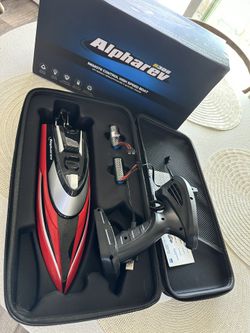 AlphaRev R308  Remote control speed boat. used only a few times!