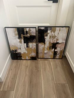Set of 2 wall art $10