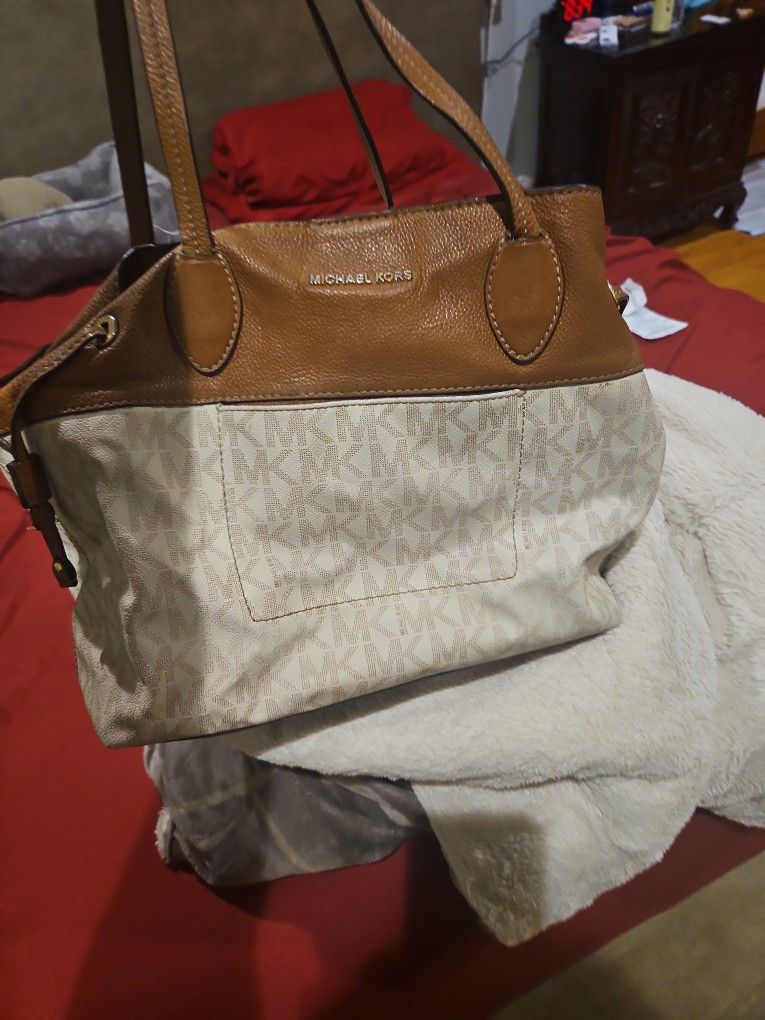 Beige MK sachet