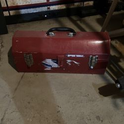 Toolbox!! Good Sized , Red And The Original Metal They Used To Use For Toolboxes!!