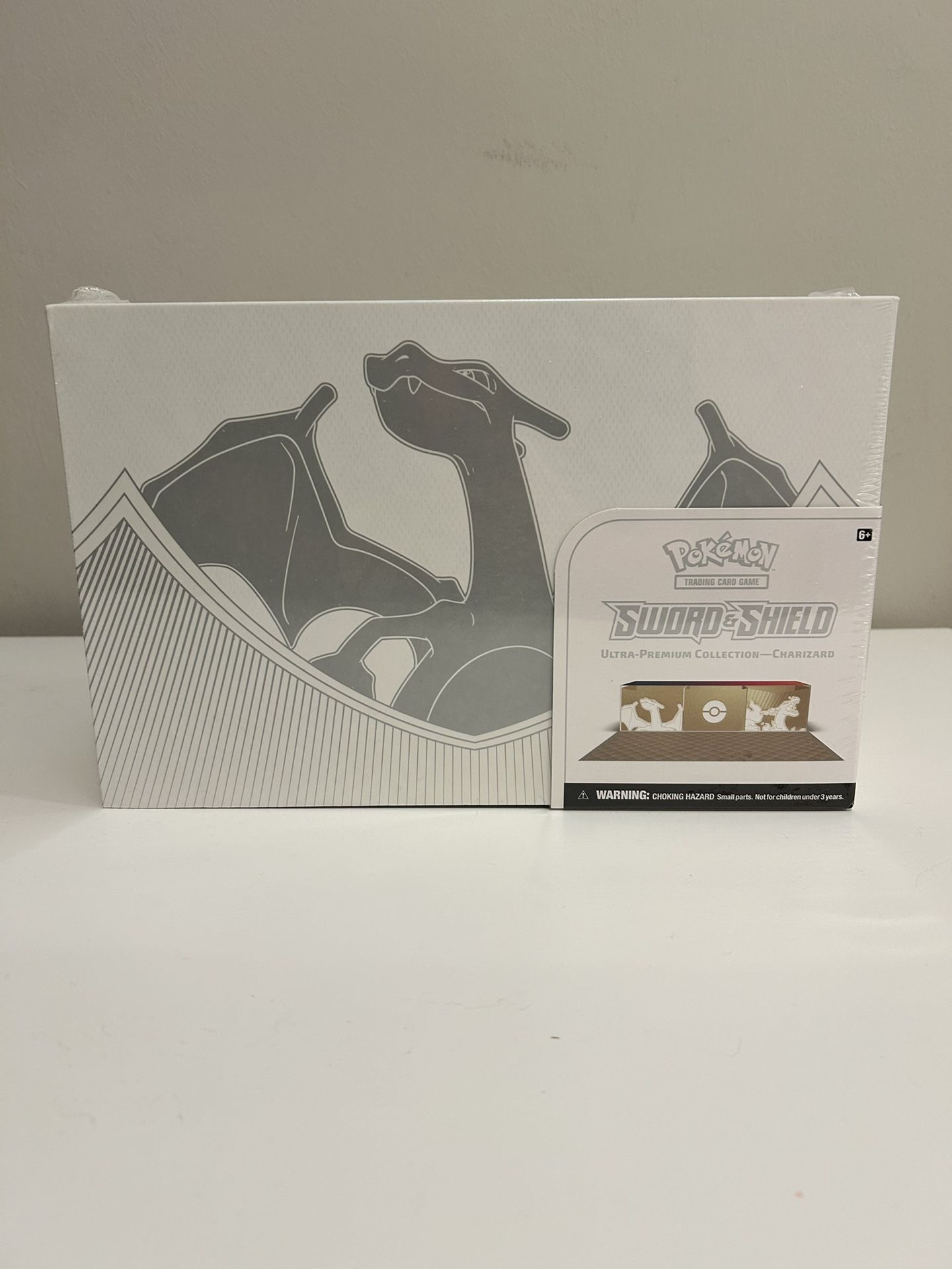 Pokémon TCG: Sword & Shield Ultra-Premium Collection—Charizard
