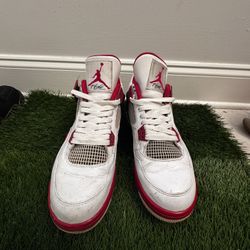 Air Jordan 4 Retro “Fire Red” (2011)