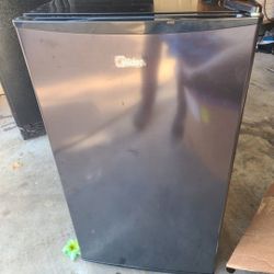 Midea Mini Fridge