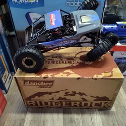 Danchee Ridgerock RC Rock Crawler by Redcat 1/10 scale 4x4 with a front and rear steering. Brand new in a box special deal
