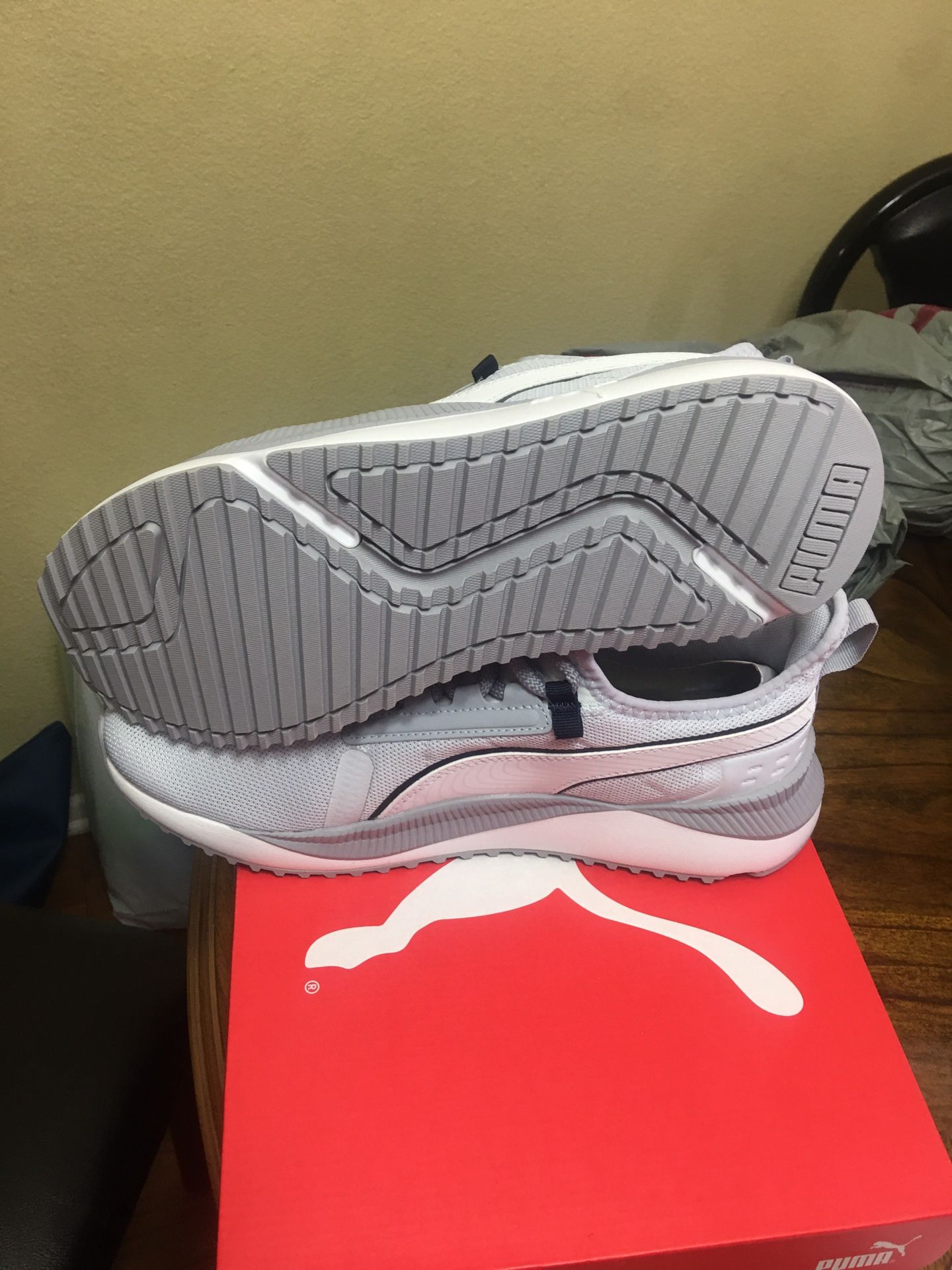 Tenis Nuevos Size 9.5 De Hombre Marca Puma New Never Used Clothing