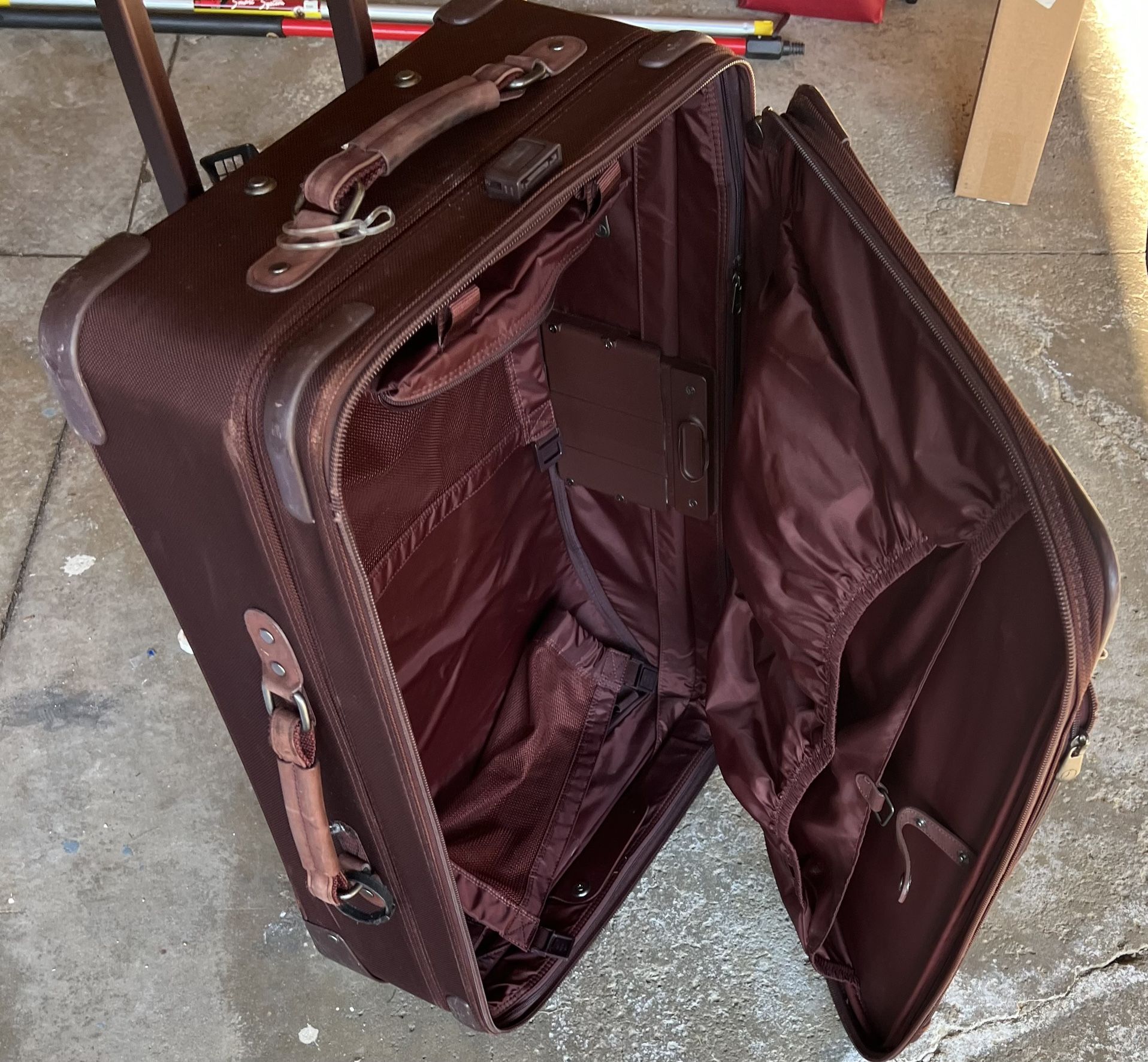 Luggage - Briggs and Riley - Burgundy - 28"