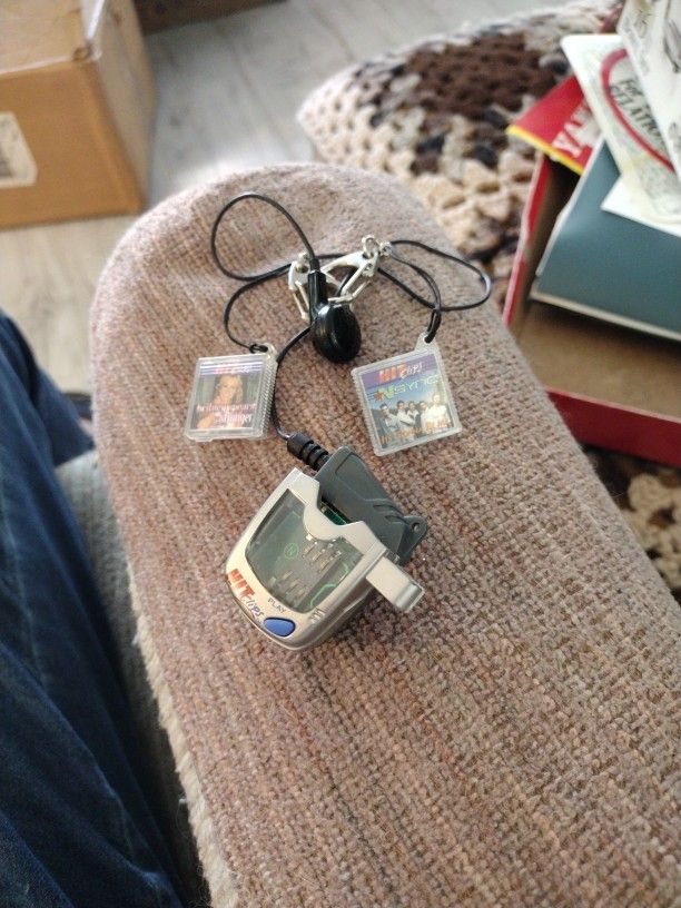 Vintage Hit Clip Player & 2 Clips