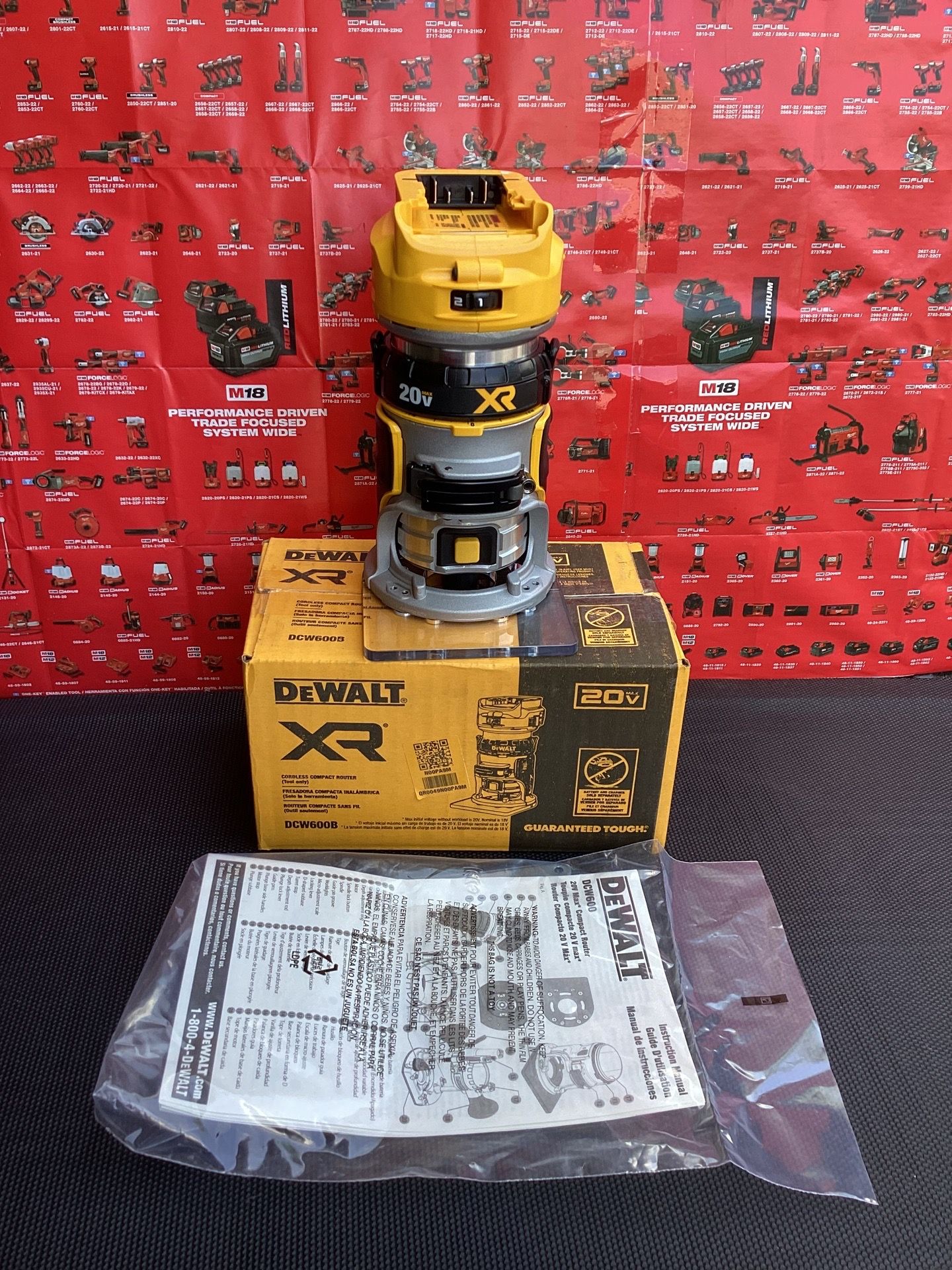 DEWALT 20V XR 1/4-IN. VARIABLE SPEED BRUSHLESS FIXED ROUTER ( TOOL ONLY )