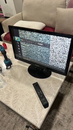 24 Samsung TV not smart