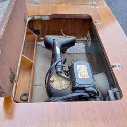 Singer Table Style Sewing Machine 