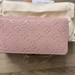 Woman’s LV Wallet 