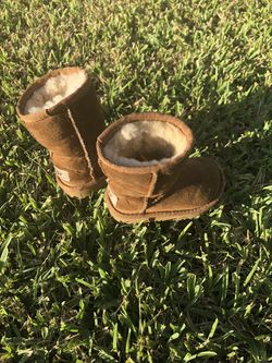 Ugg boots toddler size 6
