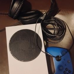Xbox Series S With Cords, Remote, And Turtle Beach Mic