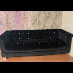 Black Velvet Diamond ๐ Couch