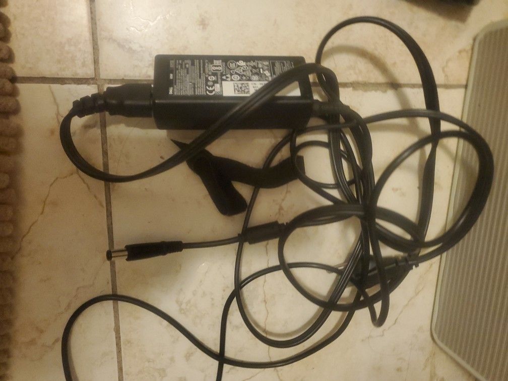 Dell Laptop AC Adapter Charger 65 Watt 19.5v 3.34a LA65NS2-01 Authentic charger