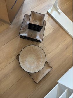 Like new Z gallery, plates, bowls
