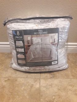 Brand New 8 Piece Full Comforter Set