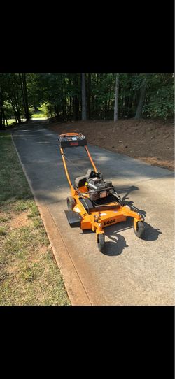 Like-New SFC-30 Commercial 30” Walk-Behind Mower – 10.1 Hours – Kohler Command PRO