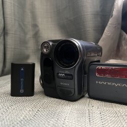 Sony Handycam CCD-TRV328 Video Hi8 Camcorder 990x Zoom w/ Nightshot 