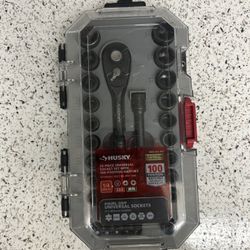 26-PIECE UNIVERSAL SOCKET SET W/ 100-POSITION RATCHET