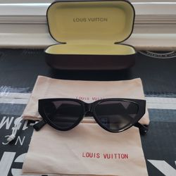 Women's Louis Vuitton Sunglasses With Case And Dust Cloth $175 Pickup In Oakdale 