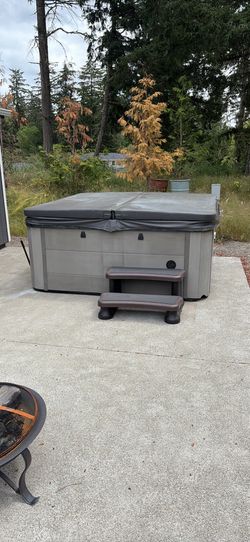 Catalina Berkshire hot tub