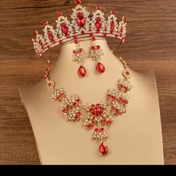 SET TIARA,, NECKLACE AND EARRINGS 
