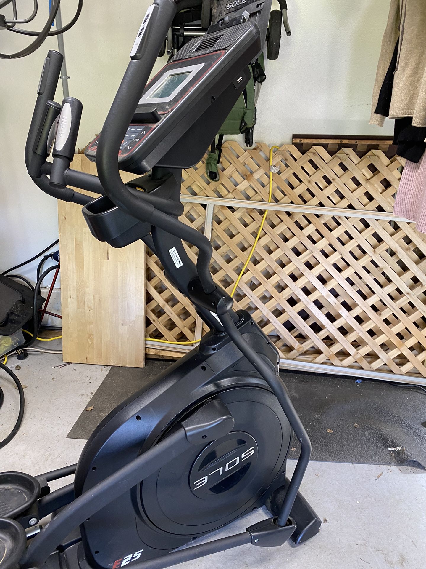 Elliptical - Sole E25