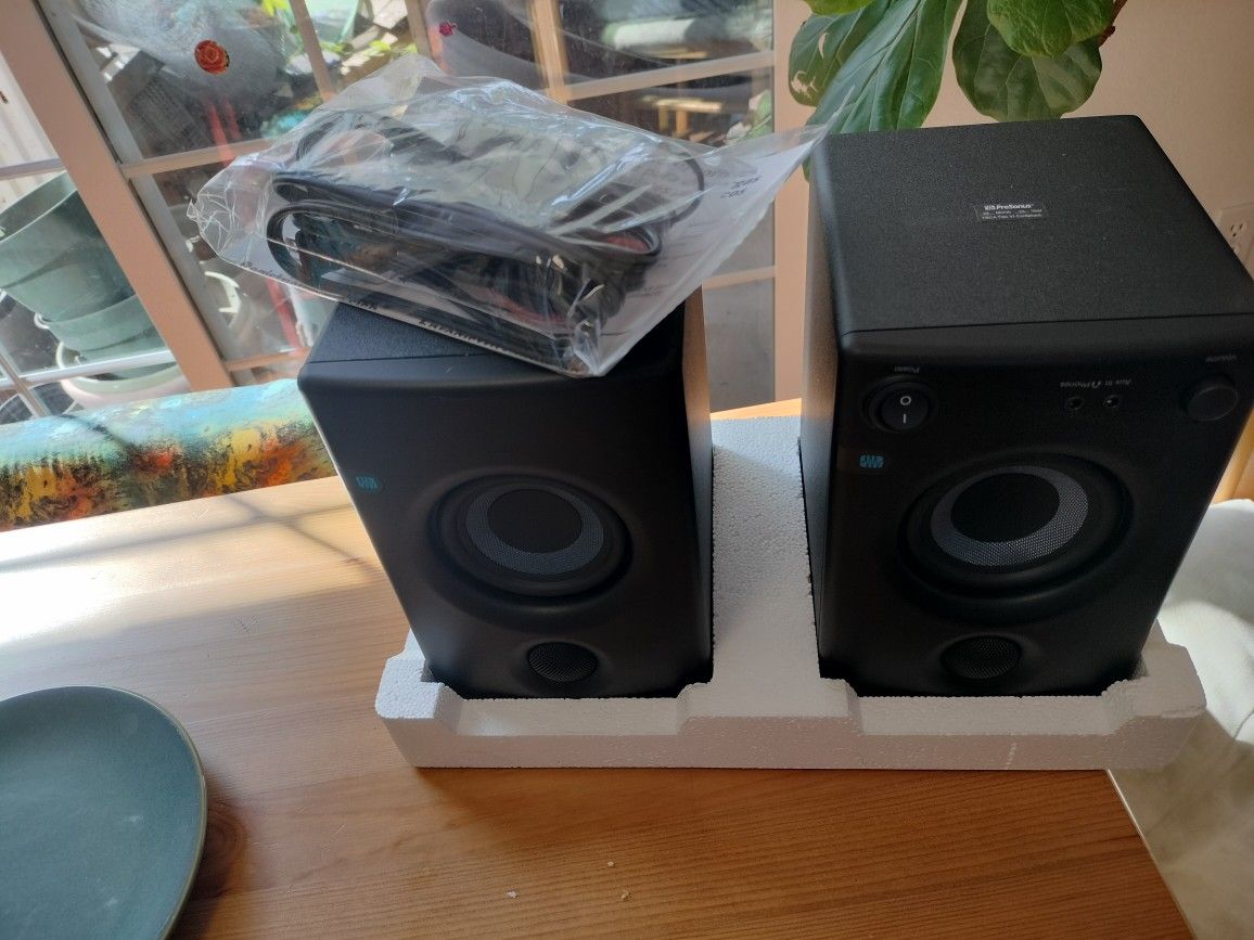Presonus Eris 3.5, basically brand new