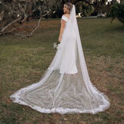 Beautiful Wedding Dress for Sale – Excellent Condition!