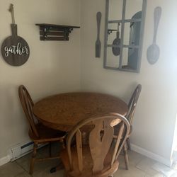 Round Dining Table With Chairs