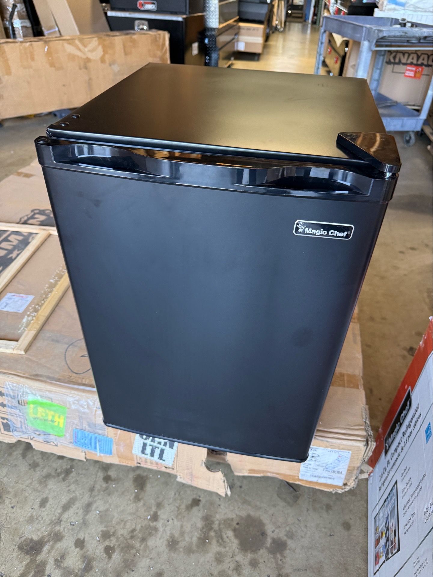 Magic Chef MCBR265BE Mini Refrigerator 2.6 cu ft Manual Defrost Black