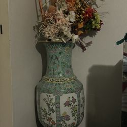 Qing dynasty; Qianlong Period Ceramic Painted Vase
