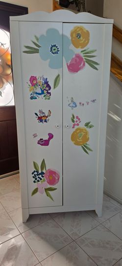 Kids wardrobe