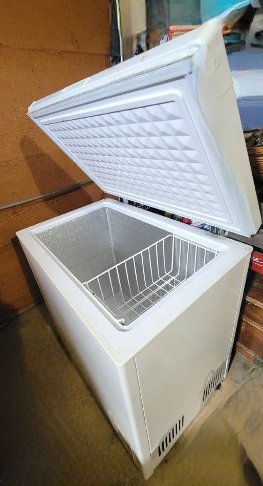 Chest Freezer, 7.0 cubic feet