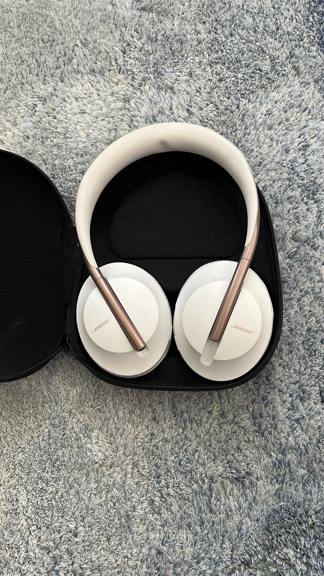 Bose Headphones 700 Wireless,, Microphone for Clear Calls and Alexa Voice Control, Like New