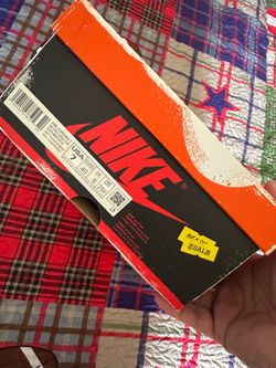 Nike Jordan 1 Chicago lost and found