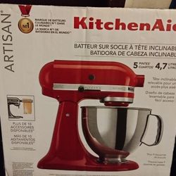 Kitchen Aid Mixer With Accessories 