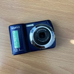 Sanyo VPC-S120 12.1 MP Digital Camera Blue