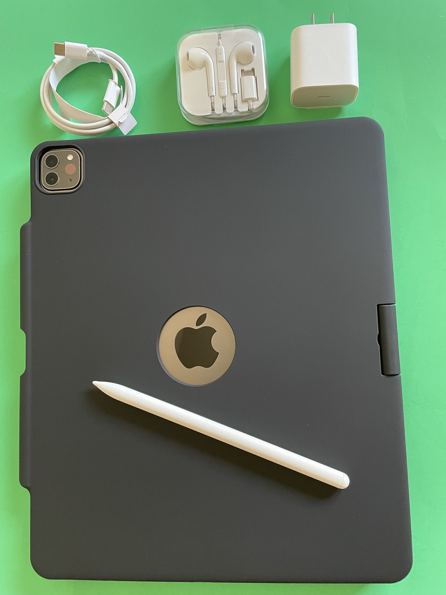 1TB Apple IPad Pro 12.9” 5th Generation ( M1 chip / XDR display 