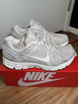 Nike Zoom Vomero 5 Size 11
