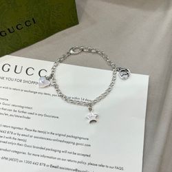 Classic versatile women's bracelet