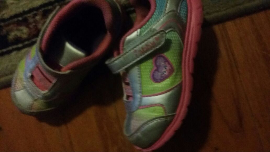 Girls shoes