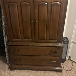 Ethan Allan Bedroom Furniture Set