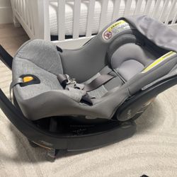 Chicco KeyFit 35 - 1 Year Use 